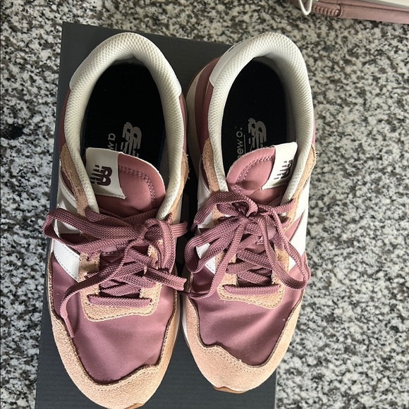 New Balance Pink and Cream Sneakers Retro-Inspired Design - Picture 2 of 6